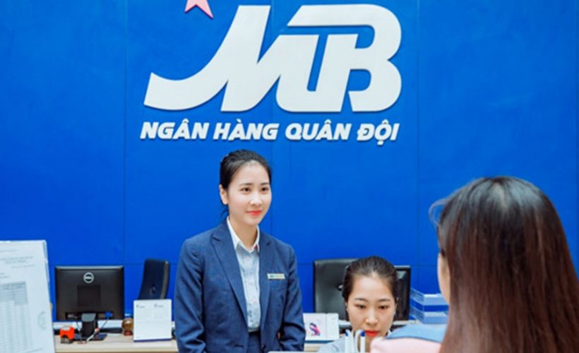 Nạp tiền tại quầy MB Bank nhanh chóng, tiện lợi.