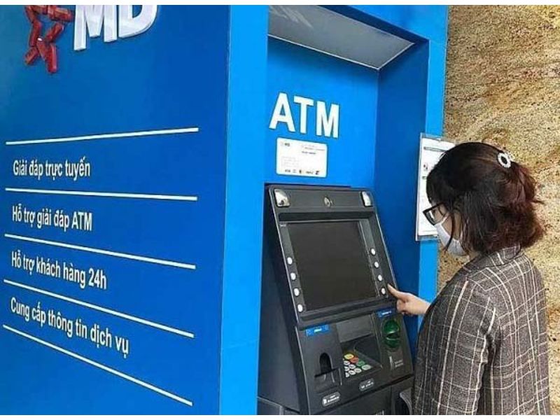 Rút tiền tại hệ thống ATM của ngân hàng Quân đội